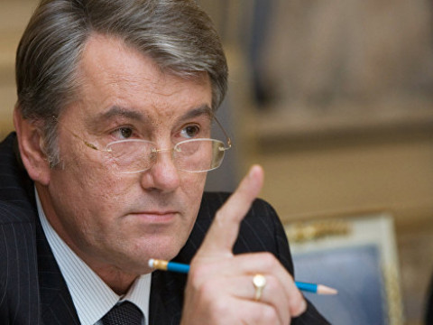 Політичний дурдом: президента Ющенка тягають за Межигір’я Януковича