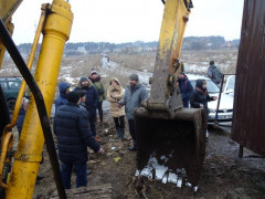 На заплаві річки Ірпінь невідомі копають торф і висипають будівельне сміття (ФОТО)