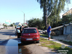 У Борисполі водій зніс електроопору та втік з місця ДТП (ФОТО)