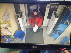 У Борисполі двоє дівчат заволоділи банківською карткою і витрачали кошти на шопінг (ФОТО)