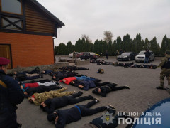 Поліція перевіряє законність зброї у затриманих на Васильківщині рейдерів (ФОТО)