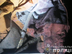 Під Києвом зловмисник прикинувся хворим і з ножем накинувся на чоловіка, який хотів допомогти