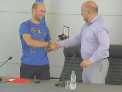 Білоцерківця, який підкорив Еверест, нагородили "Відзнакою міського голови" (ФОТО)