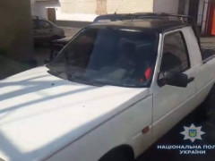 На Переяславщині горе-крадій ледь не втопив авто