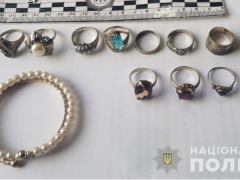 У Бучі затримали трьох злочинців з награбованими ювелірними прикрасами (ФОТО)