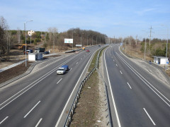 Дорожники вздовж Одеської траси почали сіяти траву (ФОТО)