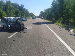 На Одеській трасі Citroen врізався у стоячий автомобіль: травмовано двох дітей (ФОТО)