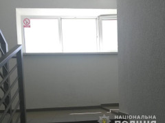 Батько недогледів: у Києво-Святошинському районі 2-річний хлопчик випав із вікна багатоповерхівки