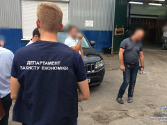 На Київщині затримали посадовця-митника на хабарі (ФОТО)