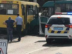 У Вишневому "поцілувалися" три маршрутки: говорять про розбірки між власниками