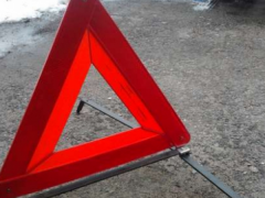 В Обухові автомобіль на великій швидкості врізався у стіну: водій загинув, пасажир у реанімації