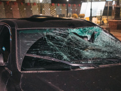 У Вишневому чоловік пробив головою лобове скло (ФОТО)