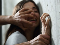 У Миронівському районі пенсіонер у ванній розбещував дівчинку 