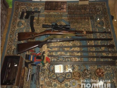 На Київщині поліція конфіскувала у місцевих жителів арсенал зброї (ФОТО)