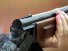 У селі під Києвом чоловіка поранили в живіт з вогнепальної зброї