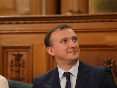 Передвиборчі обіцянки: Карплюк "погрожує" здати депутатський мандат, якщо не побудує міст через залізницю у Вишневому