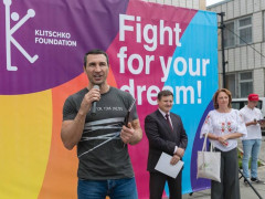 Володимир Кличко відкрив спортивний майданчик у Славутичі (ФОТО, ВІДЕО)