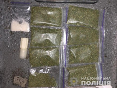 На Бориспільщині спіймали киянина, який ховав у автомобілі коноплю 