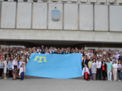 На Київщині урочисто підняли прапор кримських татар (ФОТО)