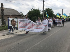 На Київщині з оркестром "поховали" Конституцію України під будинком Луценка (ФОТО)