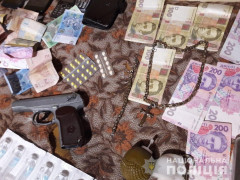 На Київщині дівчина організувала постачання наркотиків з окупованої території Донеччини (ФОТО)
