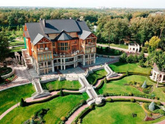 Скандал навколо маєтку Януковича набирає обертів