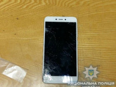 Посеред білого дня: у Білій Церкві чоловік побив та відібрав у жінки смартфон