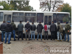 На ринку "Столичний" затримали більше десяти нелегалів