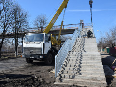 У Яготині завершився ремонт пішохідного мосту через залізницю