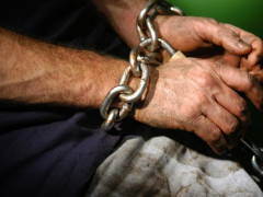 Силовики розшукують  трьох росіян, які утримували в неволі чоловіка під Києвом