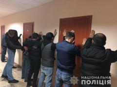 Під столицею правоохоронці затримали семеро нелегалів 