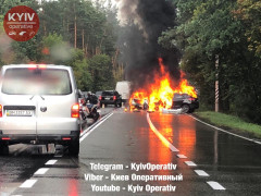 В автомобілі під Києвом заживо згоріла сім’я (ВІДЕО)