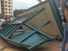 В Ірпені п'яний водій зніс зупинку громадського транспорту (ФОТО, ВІДЕО)