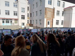 У Вишневому два шкільні класи перевели навчатися в житловий будинок, батьки обурені