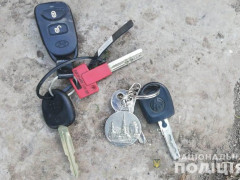 Троє озброєних грабіжників накинулися на чоловіка у Бородянському районі: одного з нападників затримано (ФОТО)