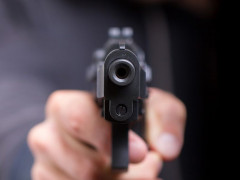 Під Києвом п’яні товариші заради розваги обстріляли перехожого: чоловік залишився без зуба