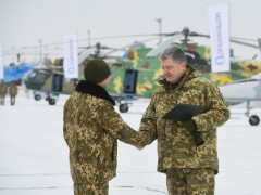Президент передав сучасне авіаційне озброєння військовим у Василькові (ФОТО)