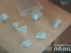 У Білій Церкві дівчина продавала презервативи наповнені наркотиками