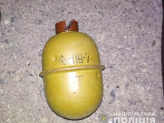 У Петропавлівській Борщагівці у перехожого вилучили гранату