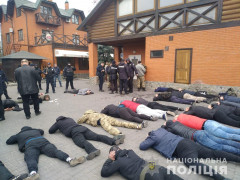 Поліцейський спецназ затримав рейдерів на території аграрного підприємства у Васильківському районі (ФОТО)