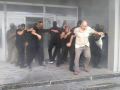 Під Києвом "тітушки" більше тижня блокують роботу заводу