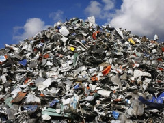 На Бориспільщині вчергове зупили вантажівки з львівським сміттям (ВІДЕО)