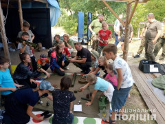 На Київщині поліцейські-вибухотехніки ознайомили вихованців "Обухівської Січі" зі своєю професією (ФОТО)