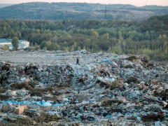 На закритий полігон у Тарасівку почали вивозити сміття з Обухова