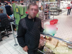 У Фастові спіймали "на гарячому" крадія прального порошку (ФОТО)