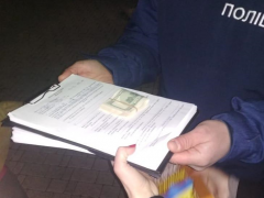На Київщині затримали військовослужбовця на отриманні 3 тис доларів хабара (ФОТО)