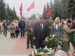 У Білій Церкві на День перемоги чиновники міста з нардепом очолили колону з комуністичною символікою (ФОТО)
