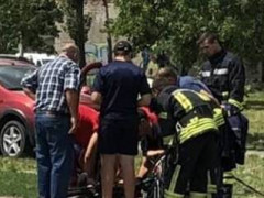 На Обухівщині хлопець невдало увігнав в ногу ручку від гальма (ФОТО)