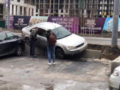  В Ірпені автомобіль на "бляхах" влетів у кювет (ФОТО) 