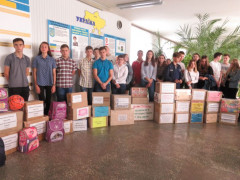 Школярі Білої Церкви зібрали канцелярію для дітей з Попасної